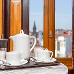 Cozy In With Modern Amenities Oporto