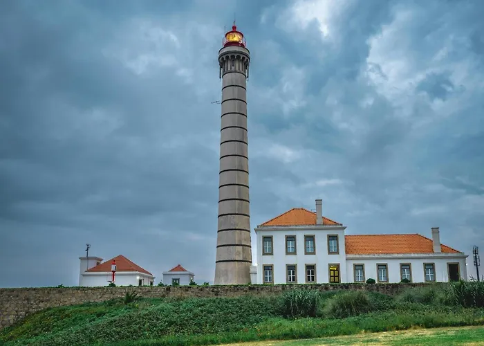 Cozy In With Modern Amenities Oporto