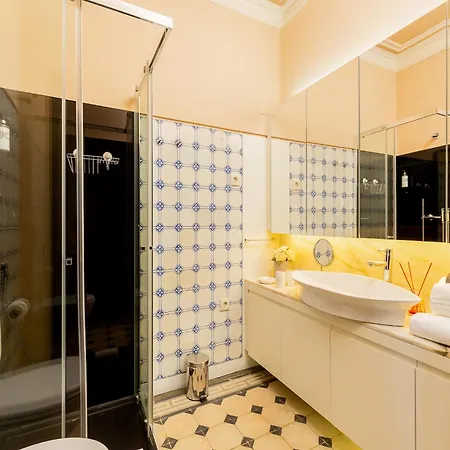 Cozy In With Modern Amenities Apartment *